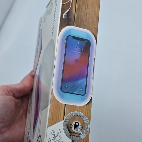 Puremobile USB Charger and Sanitizer - Picture 4 of 5